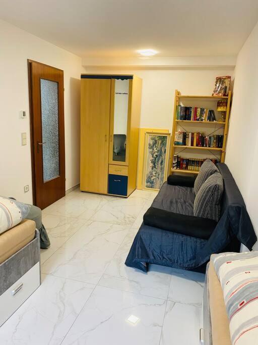 Apt. Sims Bei Stuttgart Flughafen/Metzingen 2-6 Person 스타인브론 외부 사진