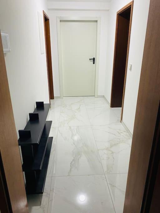 Apt. Sims Bei Stuttgart Flughafen/Metzingen 2-6 Person 스타인브론 외부 사진